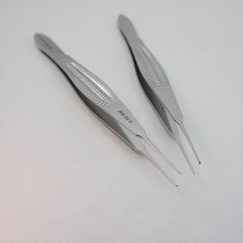 Castroviejo tissue and suture holding forceps, very delicate. Bear-ENT item number 2.00.22