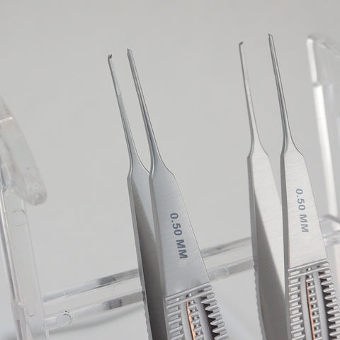 Castroviejo Suture forceps, item number 2.00.22. Close up of tips used for small suturing areas. Bear-ENT item number 2.00.22