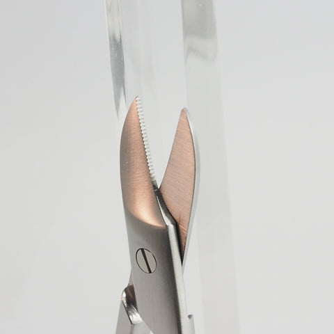 Close up of the serrated edge of the BeeBee Wire Cutting Scissors - BEAR-ENT