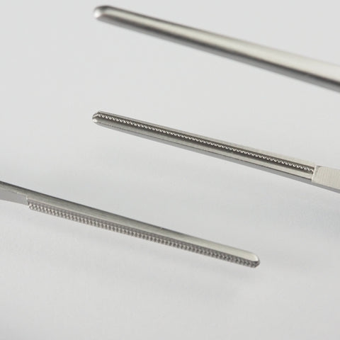 Side by Side close up of DeBakey Tissue Forceps, 16.0cm, 1.5mm Tips