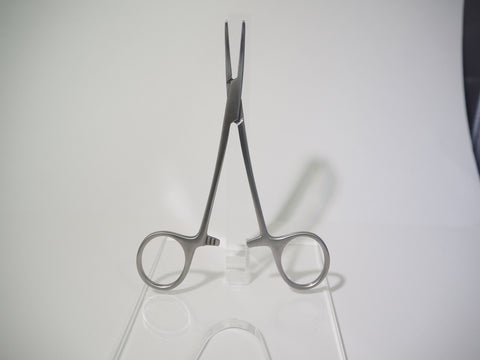 12.5cm in length these Halstead Mosquito Forceps can be used to compress smaller blood vessels in surgery
