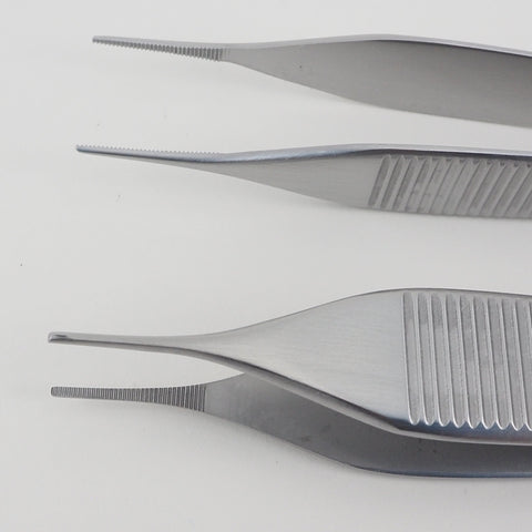 Adson Tissue Forceps, Serrated Micro-Tip close up of tips